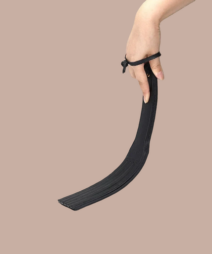 Liebe Seele Dark Secret Leren Split Tawse Paddle – Zwart Liebe Seele Dark Secret Leren Split Tawse Paddle – Zwart