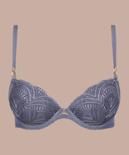 Aubade – Vibes Moulded Push Up Bra Denim – 50%! Pleasurements Aubade Vibes push-up bh in denimblauw met geborduurde details, gouden accenten en drievoudige bandjes.
