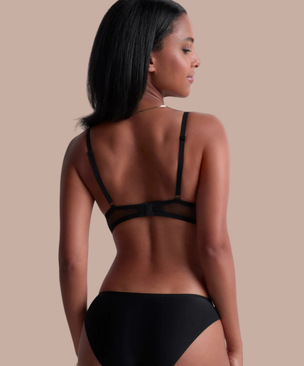 Aubade – Sheer Emotion Triangle Bra Lavender – 50%! Pleasurements Aubade Sheer Emotion zwarte triangel bh van transparante tule met borduursel en gouden infinity bedel