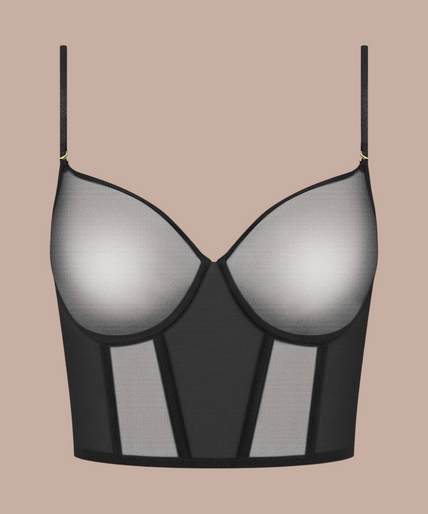 Maison Close/Scandale โ Nuit Fauve V Neck Thong Body Black Model draagt Pleasurements Scandale Nuit Fauve zwarte body met V-hals, transparante tule en microfiber details.