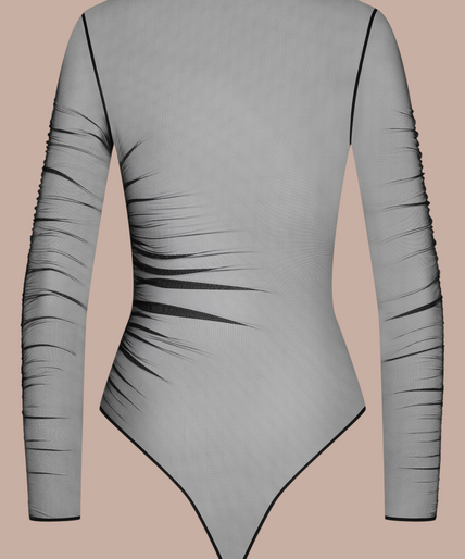Maison Close/Scandale โ Nuit Fauve Long Sleeves Thong Body Black Pleasurements Scandale Nuit Fauve zwarte body met lange mouwen en transparante tule details op een model