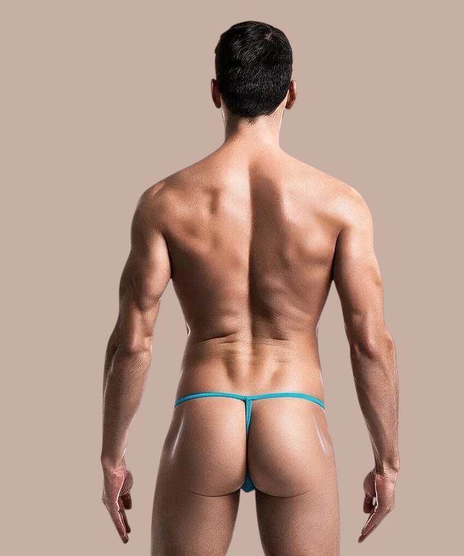 Pleasurements MOB transparante T-vormige herenstring in aqua blauw, gedragen door een man van achteren gezien.