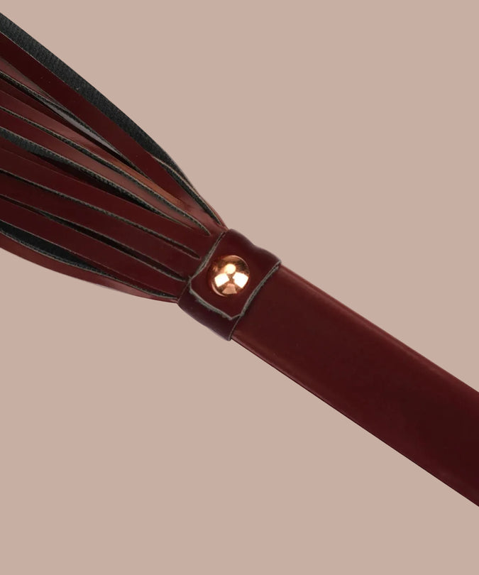 Liebe Seele Vegan Flogger – Metallic Schaduw Donkerrood