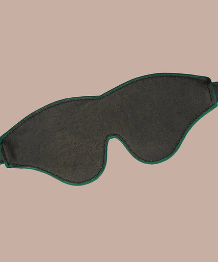 Liefdevolle Ziel Blinddoek van Koeienleer – Mosgroen Chic Liefdevolle Ziel Blinddoek van Koeienleer – Mosgroen Chic