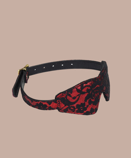 Lieve Ziel Kant en Fluweel Blinddoek – Victoriaanse Tuin Donkerrood Lieve Ziel Kant en Fluweel Blinddoek – Victoriaanse Tuin Donkerrood