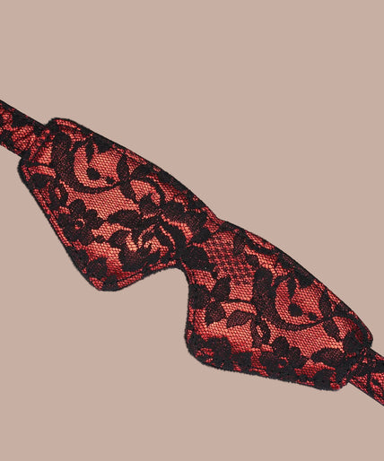 Lieve Ziel Kant en Fluweel Blinddoek – Victoriaanse Tuin Donkerrood Lieve Ziel Kant en Fluweel Blinddoek – Victoriaanse Tuin Donkerrood
