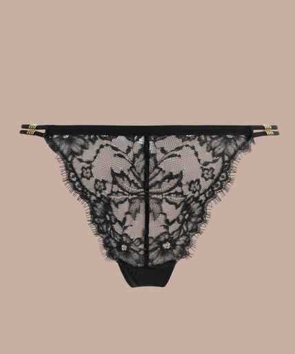 Atelier Amour – Sans Détour Open Brief Black Pleasurements Atelier Amour Sans Détour zwarte kanten string met open ontwerp en verfijnde details