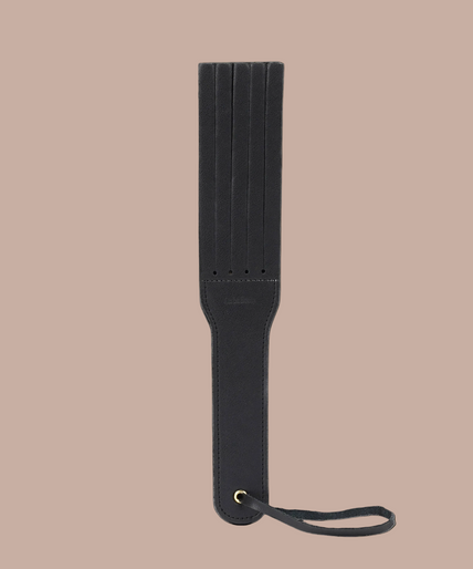 Liebe Seele Dark Secret Leren Split Tawse Paddle – Zwart Liebe Seele Dark Secret Leren Split Tawse Paddle – Zwart