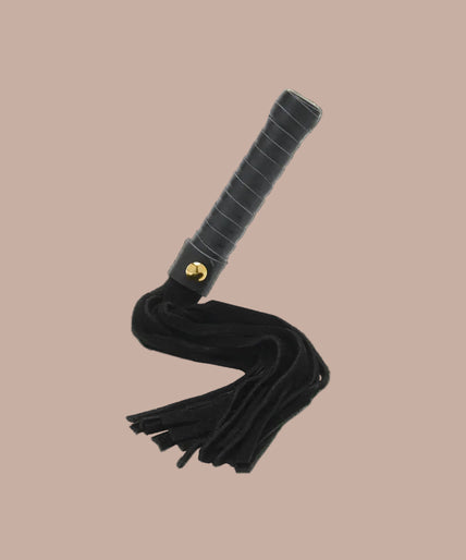 Coco de Mer – Black Leather Flogger Small Coco de Mer Black Leather Flogger Small - Pleasurements