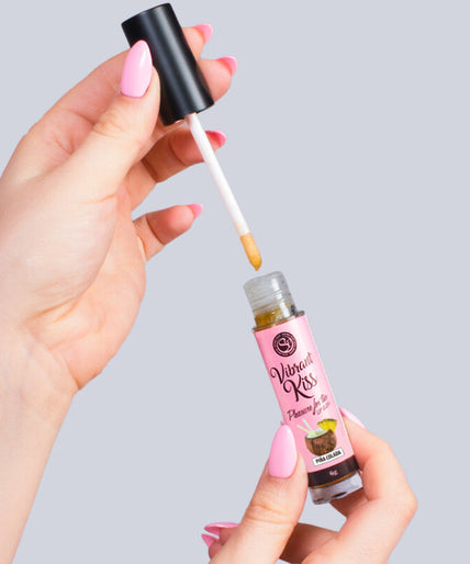 SECRETPLAY - LIPGLOSS VIBRANT KISS - PINA COLADA SECRETPLAY - LIPGLOSS VIBRANT KISS - PINA COLADA