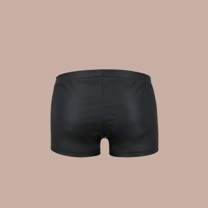 Pleasurements Passion 050 Patrick zwarte herenshorts met een strakke pasvorm voor een zelfverzekerde uitstraling.