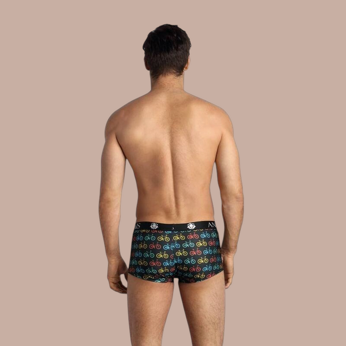Pleasurements Anais Men Benito boxer met kleurrijk fietsenpatroon op zwarte ondergrond, achterkant zichtbaar.
