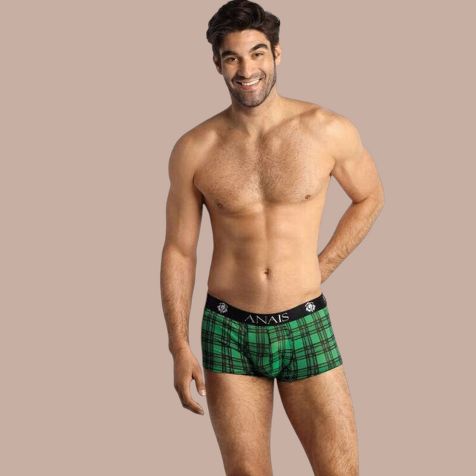 Pleasurements Anais Men Magic Boxer in groen met zwart ruitpatroon en elastische tailleband met merklogo