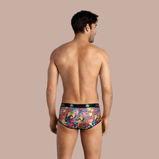 Pleasurements Anais Men Comics brief met kleurrijke stripboekprint en zwarte tailleband op een man van achteren