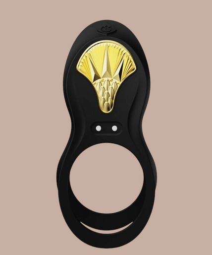 Zalo – Bayek Vibrerende Koppelring Zwart Pleasurements Zalo Bayek zwarte siliconen vibrerende koppelring met gouden Egyptisch geïnspireerd detail