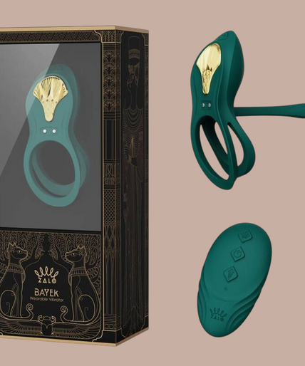 Zalo – Bayek Vibrerende Koppelring Groen Pleasurements Zalo Bayek vibrerende koppelring in groen siliconen met gouden Egyptisch geïnspireerd detail.