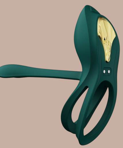 Zalo – Bayek Vibrerende Koppelring Groen Pleasurements Zalo Bayek vibrerende koppelring in groen siliconen met gouden Egyptisch geïnspireerd detail.