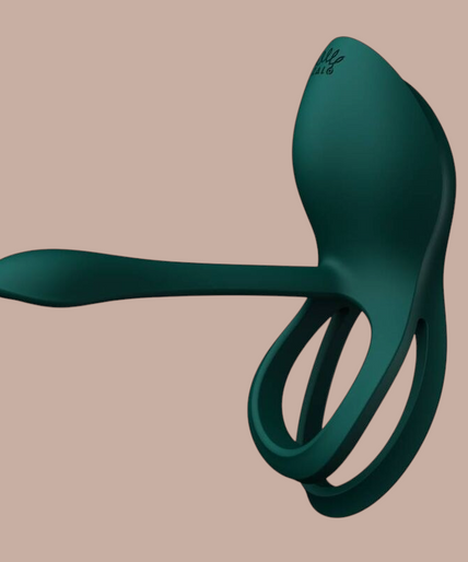 Zalo – Bayek Vibrerende Koppelring Groen Pleasurements Zalo Bayek vibrerende koppelring in groen siliconen met gouden Egyptisch geïnspireerd detail.