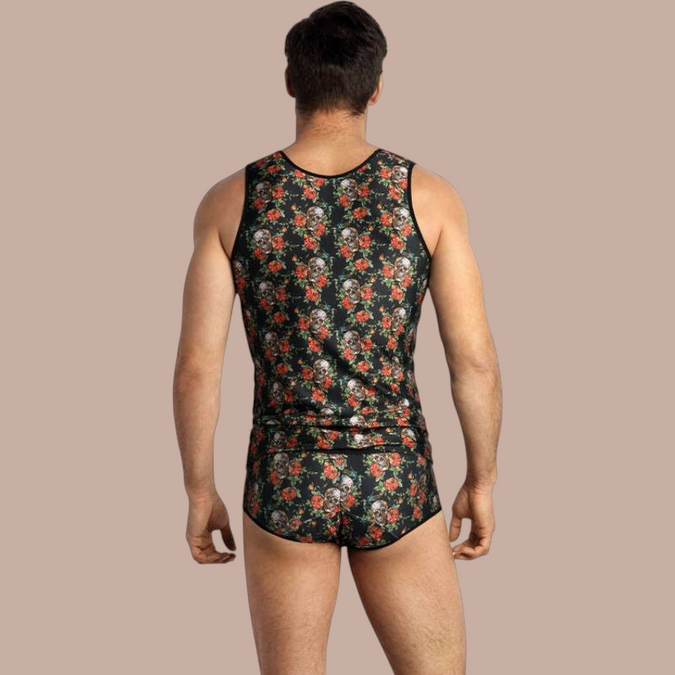 Pleasurements Anais Men Power Top met zwarte ondergrond, schedel- en rozenprint, gezien vanaf de achterkant.