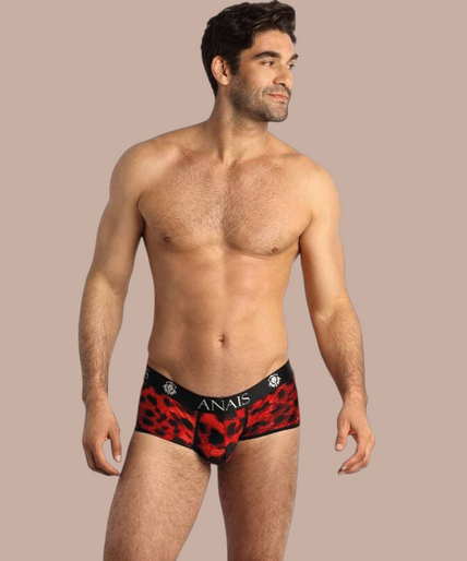 Anais Men – Savage Slip XL Pleasurements Anais Men Savage brief in rood met zwart luipaardpatroon en elastische tailleband met merklogo