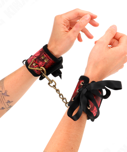 KINK - SCANDAL WRIST RESTRAINTS RED-BLACK LACE DETAILS 24.5 CM X 6.5 CM KINK - SCANDAL WRIST RESTRAINTS RED-BLACK LACE DETAILS 24.5 CM X 6.5 CM