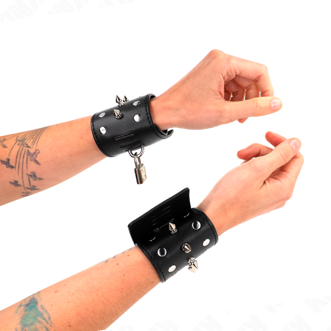 Kink – Punk polsboeien met spikes 25 x 6 cm