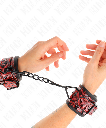 KINK - DIAMOND PATTERN WRIST RESTRAINTS DARK RED ADJUSTABLE 17-26 CM X 5.5 CM KINK - DIAMOND PATTERN WRIST RESTRAINTS DARK RED ADJUSTABLE 17-26 CM X 5.5 CM