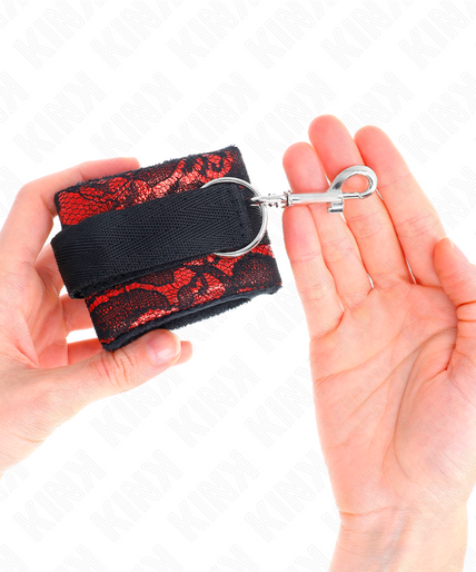 KINK - SHORT VELVET LACE WRIST RESTRAINTS AND NYLON BIND RED / BLACK 23 X 6.5 CM KINK - SHORT VELVET LACE WRIST RESTRAINTS AND NYLON BIND RED / BLACK 23 X 6.5 CM