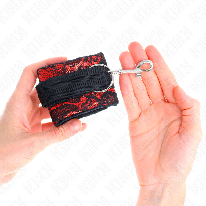 KINK – KORTE FLUWELEN KANTEN POLSBANDEN EN NYLON BIND ROOD/ZWART 23 X 6,5 CM