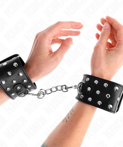 KINK - PUNK WRIST RESTRAINTS ADJUSTABLE 19-24 CM X 5.5 CM KINK - PUNK WRIST RESTRAINTS ADJUSTABLE 19-24 CM X 5.5 CM