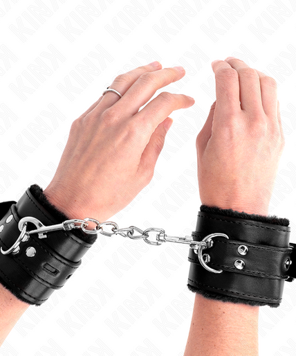 KINK - FUR LINED WRIST RESTRAINTS WITH SQUARE HOLES BLACK AND BLACK BELT ADJUSTABLE 17-29 CM X 6 CM KINK - FUR LINED WRIST RESTRAINTS WITH SQUARE HOLES BLACK AND BLACK BELT ADJUSTABLE 17-29 CM X 6 CM