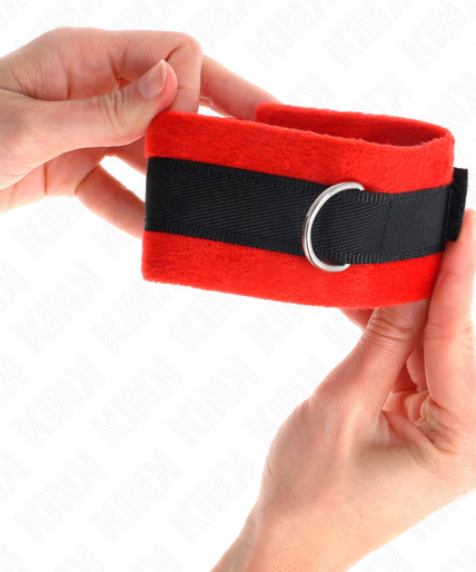 KINK - BEGINNER FUR HAND CUFFS BLACK-RED 30 X 7 CM KINK - BEGINNER FUR HAND CUFFS BLACK-RED 30 X 7 CM
