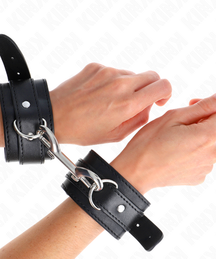 KINK - WRIST RESTRAINTS-SINGLE RIVET ROW BLACK ADJUSTABLE 17-28 CM X 5 CM KINK - WRIST RESTRAINTS-SINGLE RIVET ROW BLACK ADJUSTABLE 17-28 CM X 5 CM