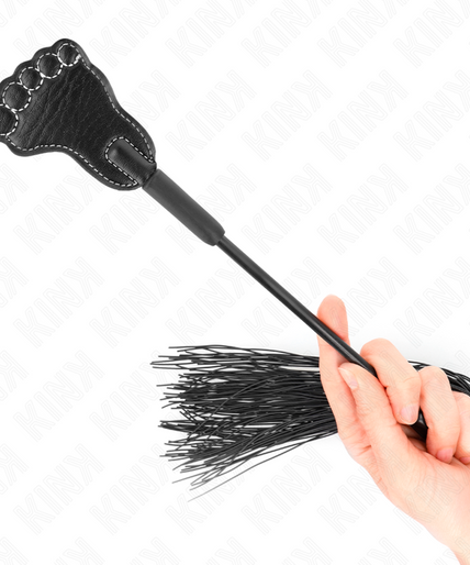 KINK - FOOT SHAPED PADDLE WITH TASSEL WHIP 31 CM KINK - FOOT SHAPED PADDLE WITH TASSEL WHIP 31 CM