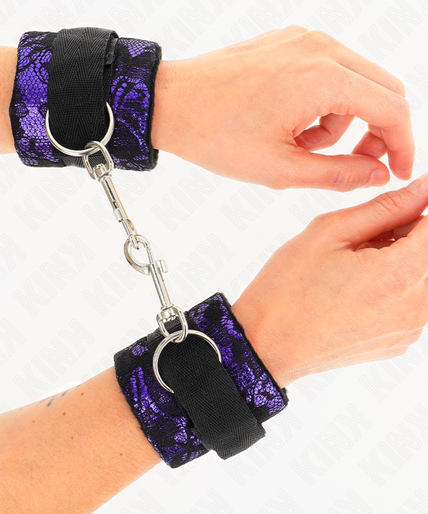 KINK - SHORT VELVET LACE WRIST RESTRAINTS AND NYLON BIND PURPLE / BLACK 23 X 6.5 CM KINK - SHORT VELVET LACE WRIST RESTRAINTS AND NYLON BIND PURPLE / BLACK 23 X 6.5 CM