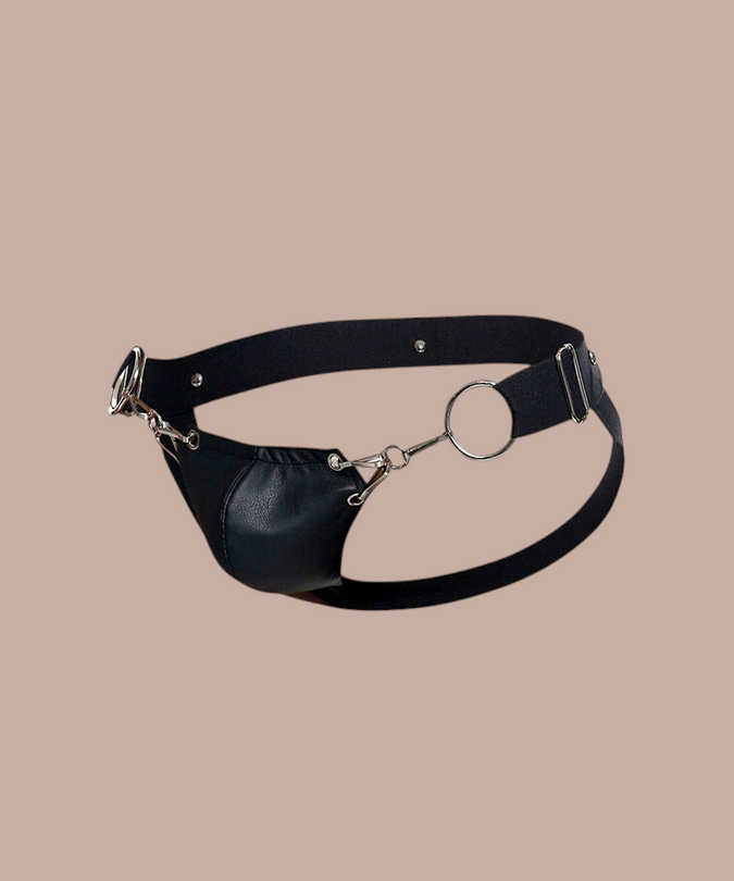 Pleasurements Mob Dngeon jockstrap in zwart leer en metaal met ringdetails voor een verleidelijke pasvorm.