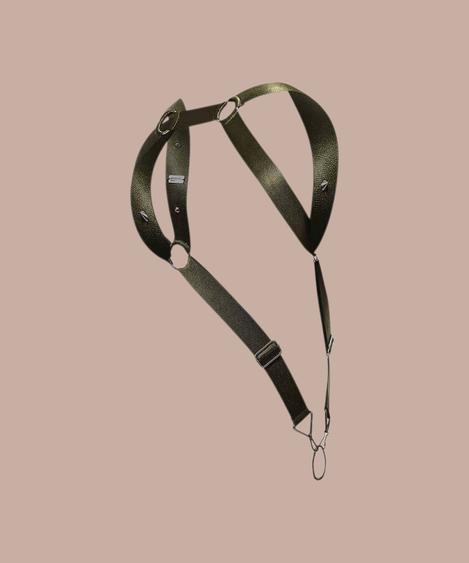 Pleasurements Mob Dngeon Green straight back harness met metalen ringen en verstelbare banden voor intiem gebruik.