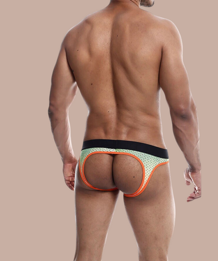 Mob – Boxer Jock Orange Größe S Pleasurements Mob oranje boxer jock van kant met een zwarte tailleband gedragen door een man