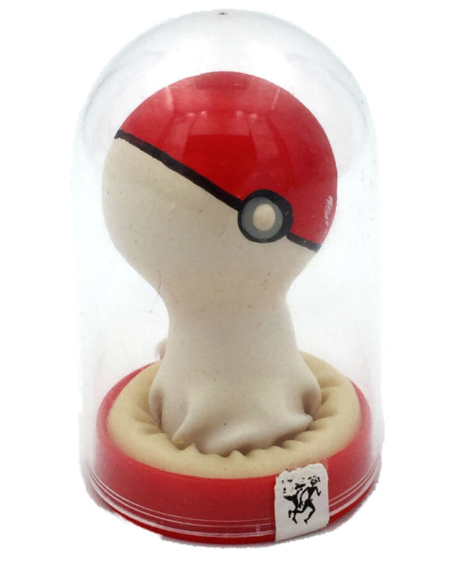CONDOMERIE - HANDGESCHILDERDE NIEUWIGHEID CONDOMS POKEBALL ROOD-WIT