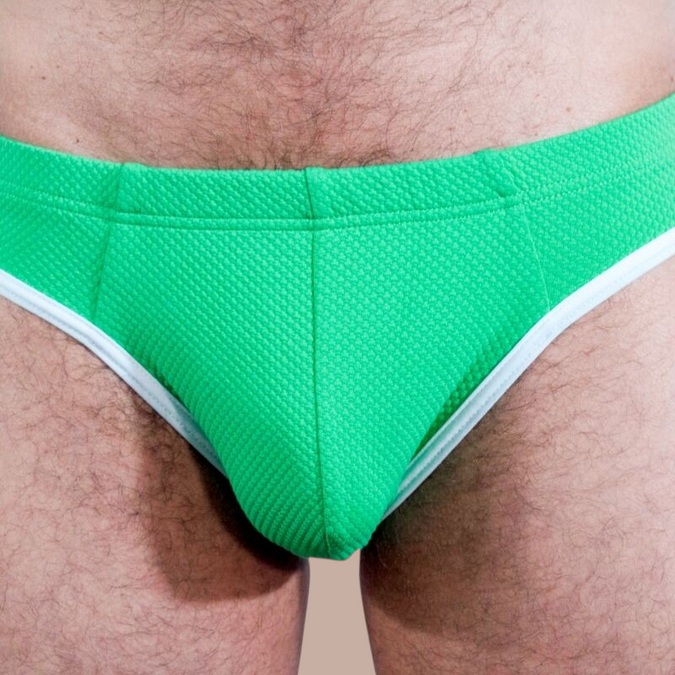 Pleasurements Burn 022 groene slip met textuur en witte randen voor een verfijnde en comfortabele uitstraling.
