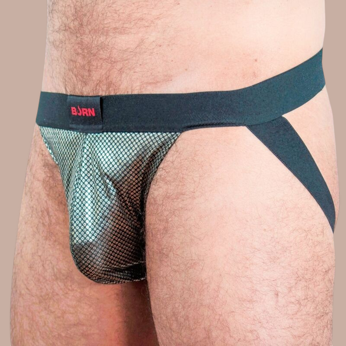 Pleasurements Burn 023 Jock Studio 54 jockstrap in glanzend zilverkleurig mesh met een zwarte elastische tailleband