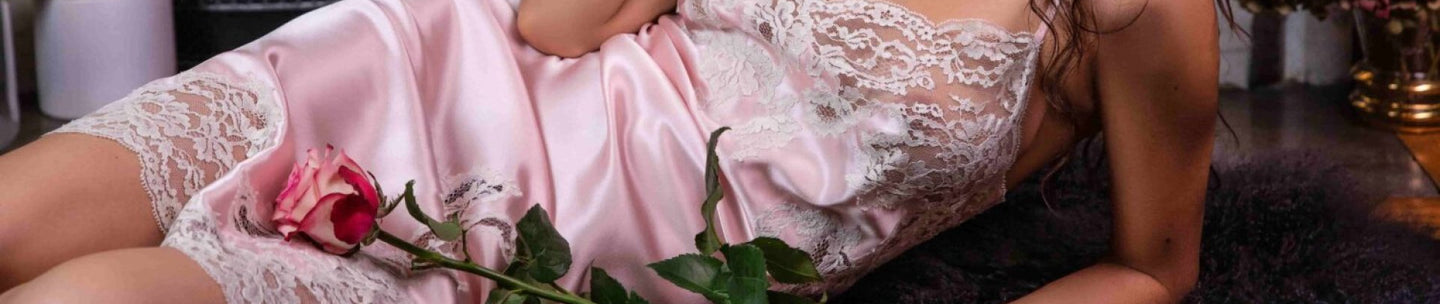 Clara Rossi & Marjolaine Sale by Pleasurements – Romantische nachtkleding in zijde, kant en tijdloze verleiding