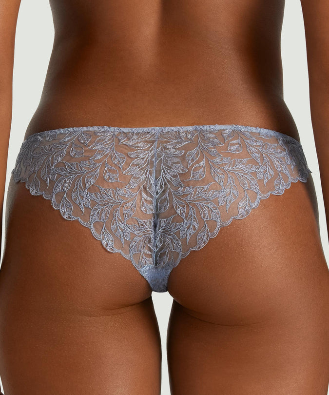 Coco de Mer Elandra Brazilian Knicker in zacht poederblauw