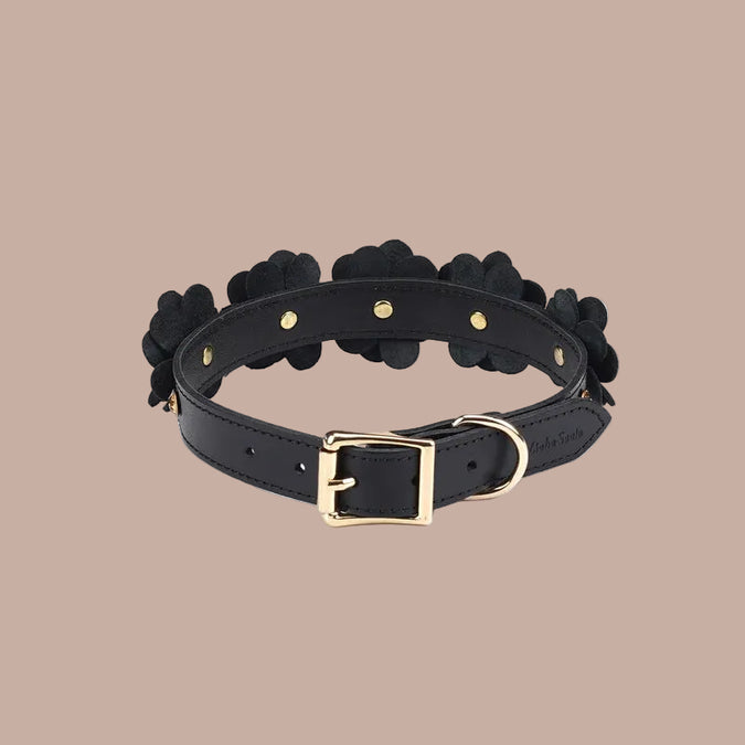 Liebe Seele – leren halsband met riem in Flower Rhythm-design – zwarte bloemen