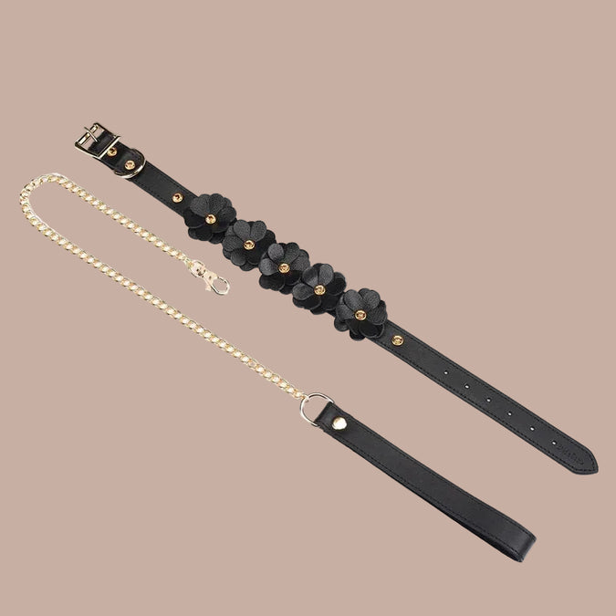 Liebe Seele – leren halsband met riem in Flower Rhythm-design – zwarte bloemen
