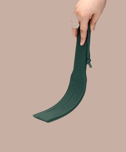Liefdevolle Ziel Koeienleer Gespleten Tawse Paddle – Mosgroen Chic