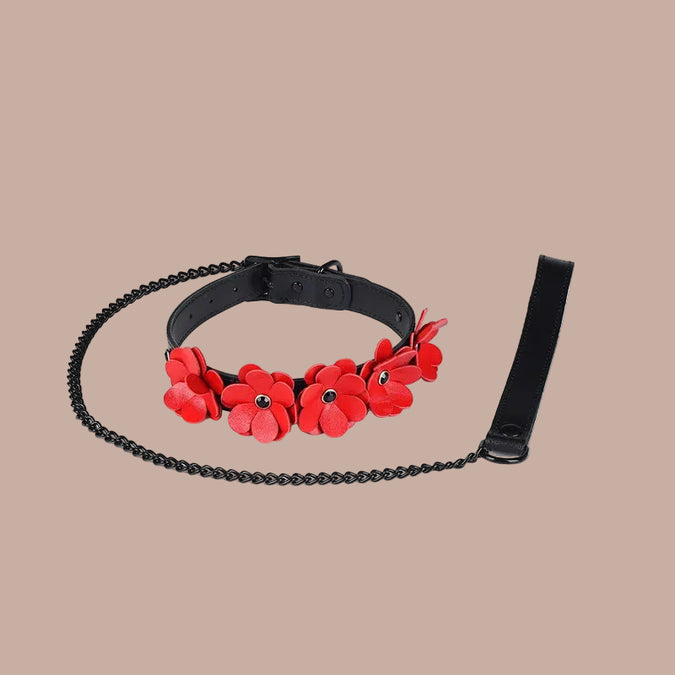 Liebe Seele – Leren halsband met lijn in bloemenritme – rode bloemen