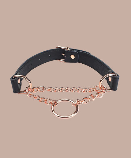 Liefdevolle Ziel Zwarte Leren Halsband met Roségouden Ketting en Ringen