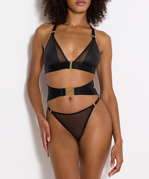Image-Model-Pleasurements-Bordelle-Vero-Thong-Black-Styled