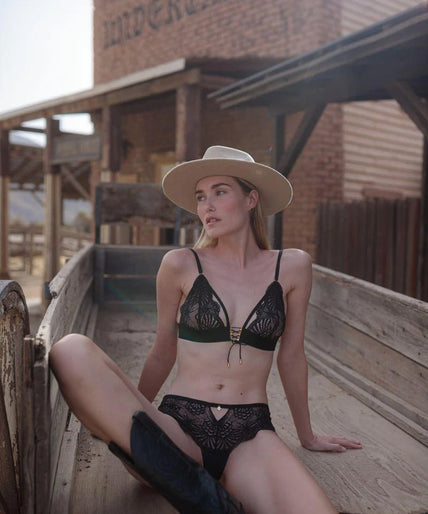 Atelier Amour Enlace Moi Triangle Bra - Black - Pleasurements